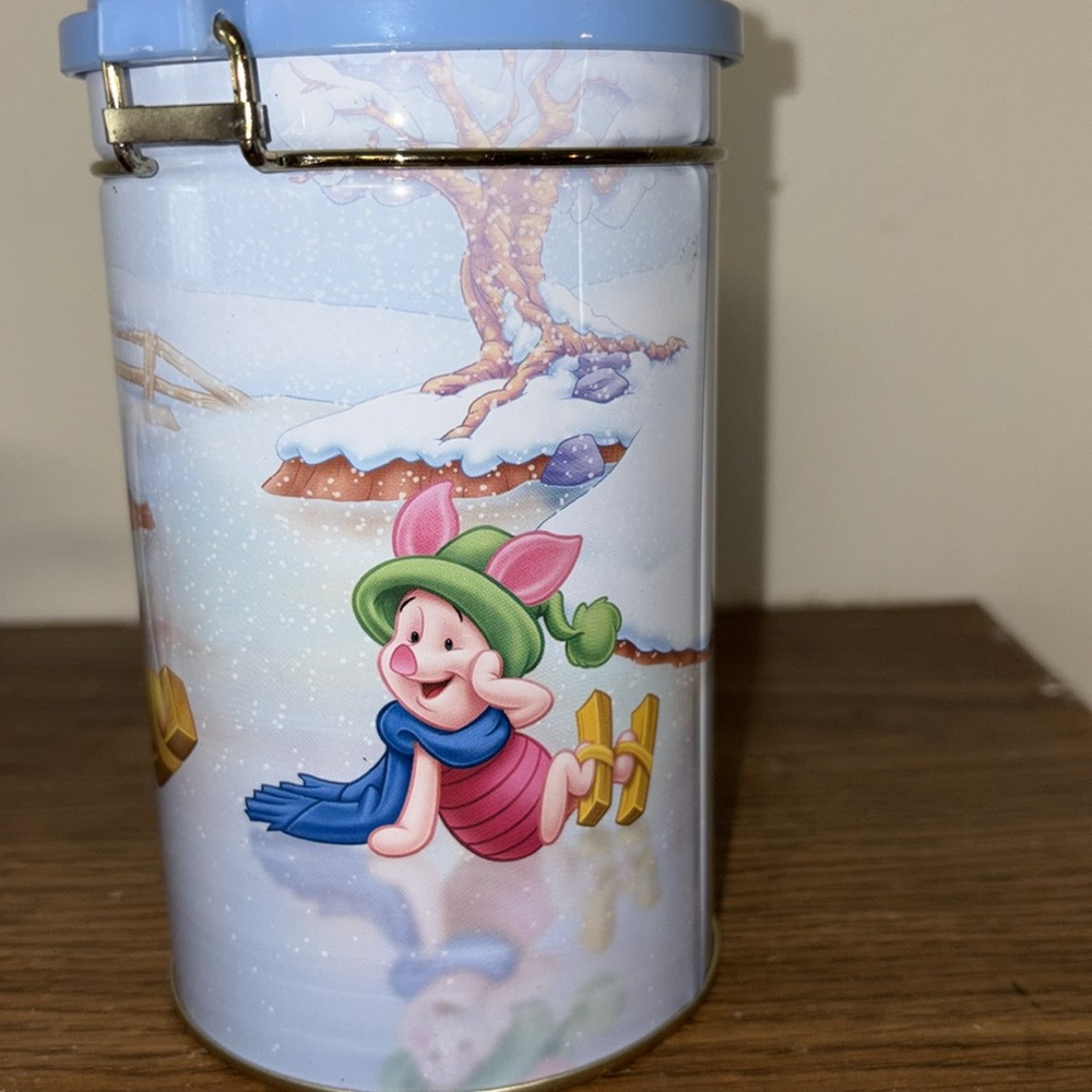 Vintage 2005 Winnie The Pooh Tin with 2 Mugs - Picture 4 of 11
